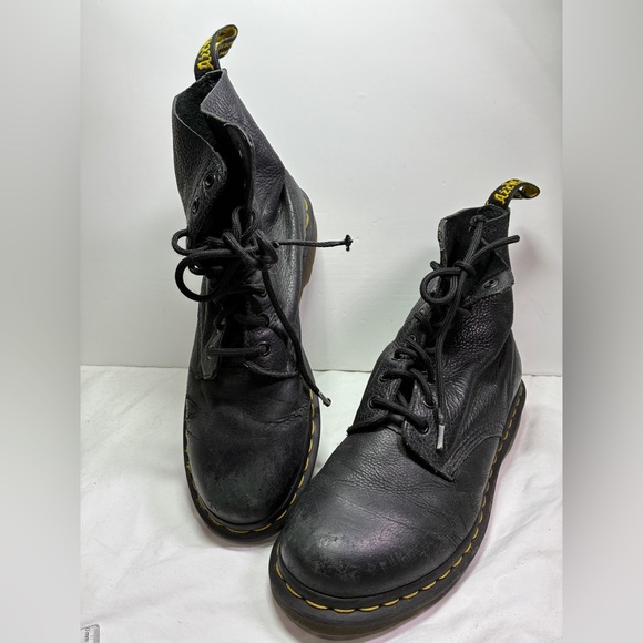 Dr. Martens Other - Doc Martens Men’s 8 Women’s size 9 air walk unisex
